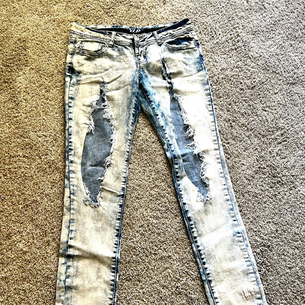 Size 9/10 super cute and sexy denim skinny ankle fit jeans.